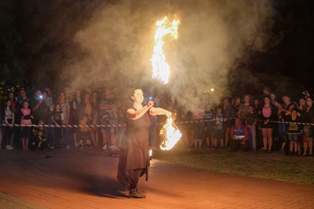 You are currently viewing DIY Fire Juggling Props: A Comprehensive Guide