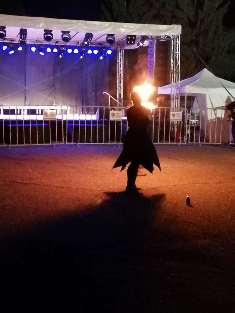 Read more about the article Building a Fire Dance Community: Tips and Tricks