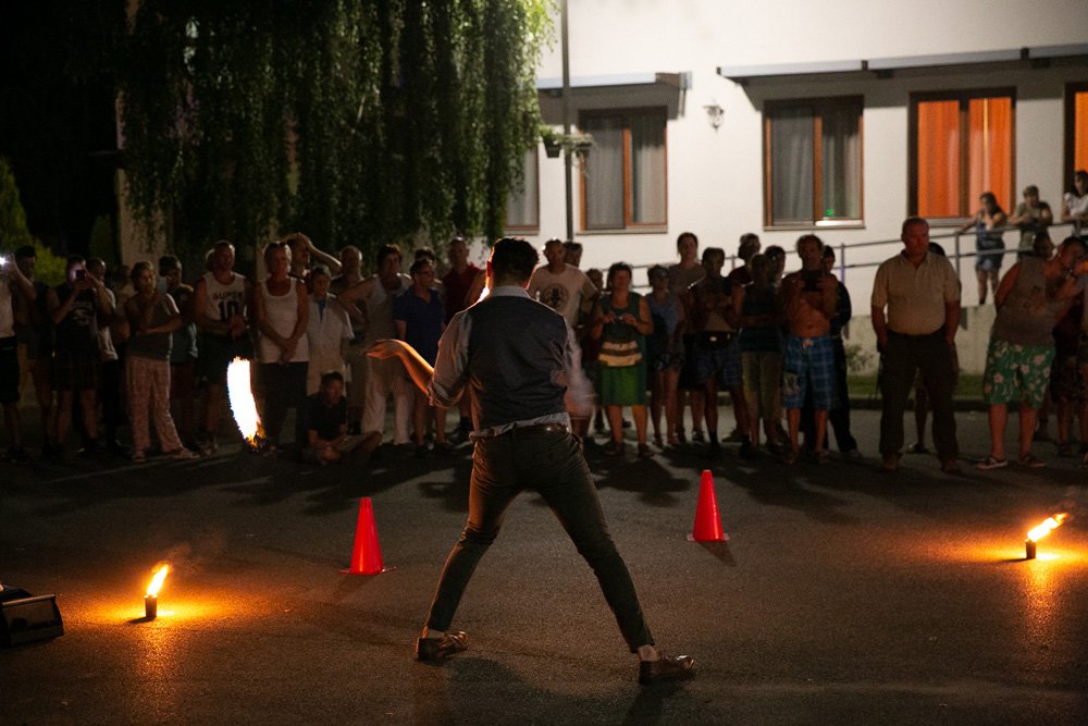 You are currently viewing Fire Juggling vs. Fire Eating: Exploring the Differences