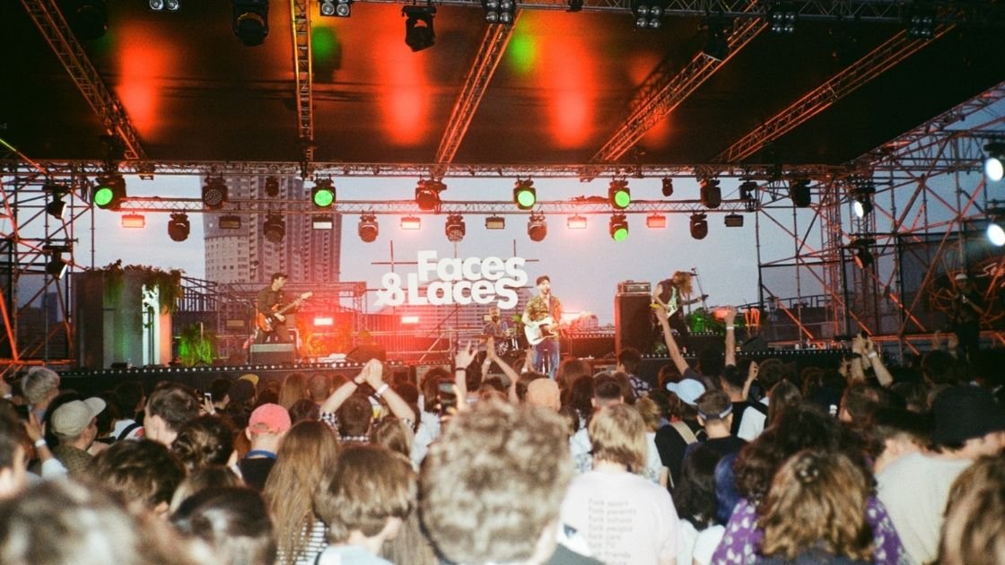 You are currently viewing How fire performers build stage presence