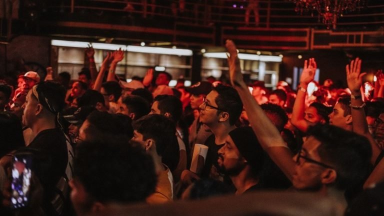 Read more about the article How to choreograph a multi-artist fire show